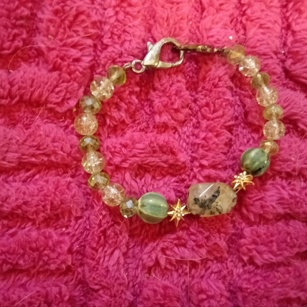 Elegant Green and Gold Beaded Bracelet - Picture 1 of 1